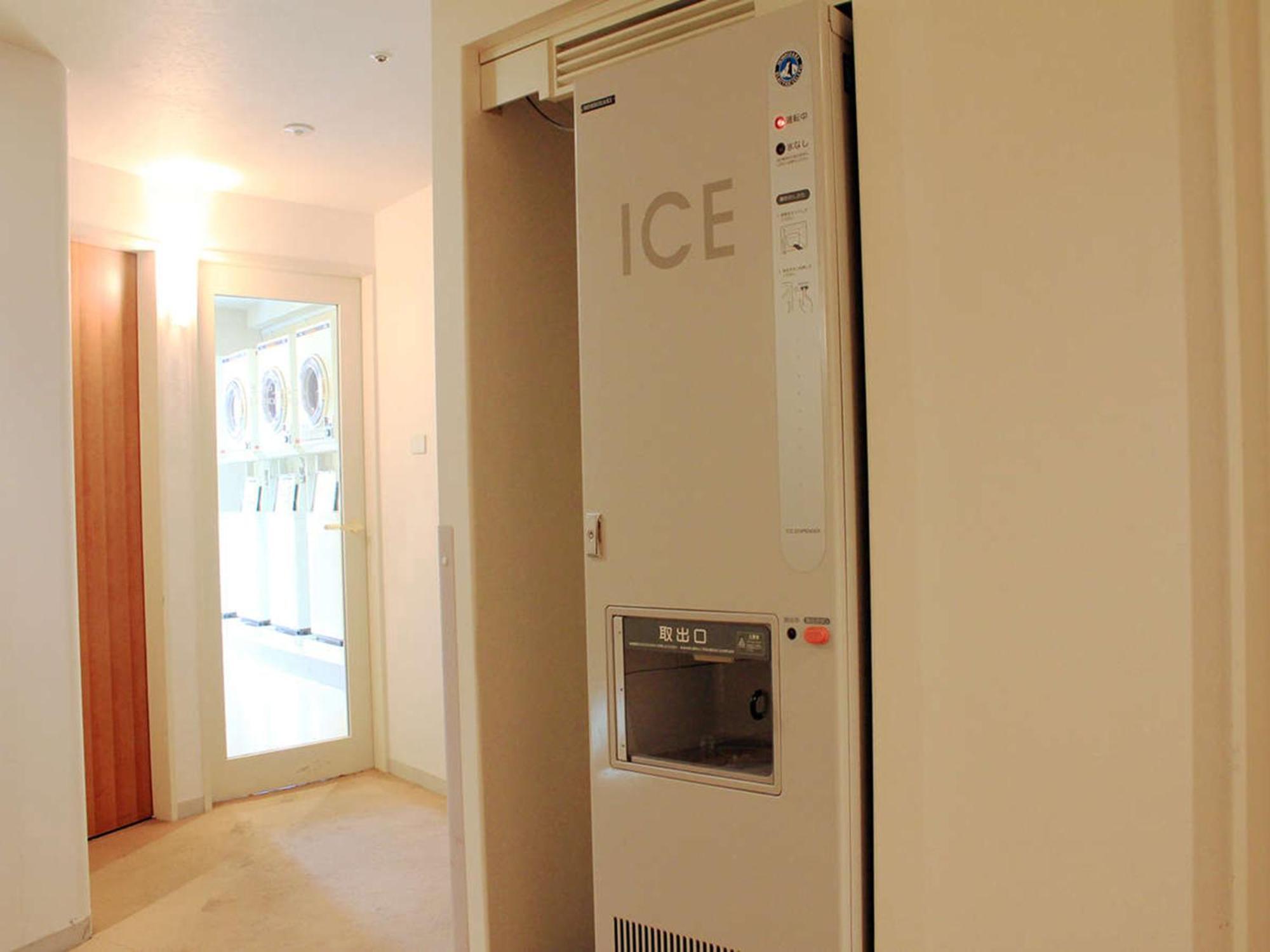 Sapporo Prince Hotel Eksteriør bilde A residential ice vending machine